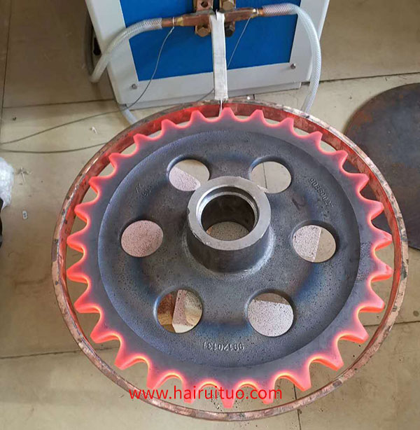 采用什么工艺方法进行齿轮感应淬火？