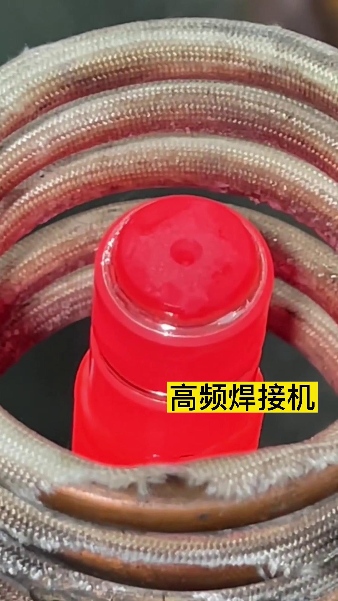 此高频焊机不仅可以焊接各类铜管、铝管、不锈钢管，还可以对各类工件进行淬火退火热处理